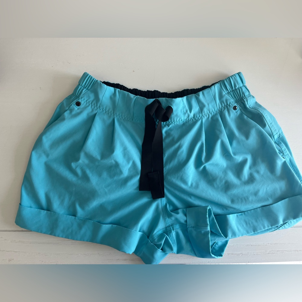 Lululemon spring break away shorts size 6